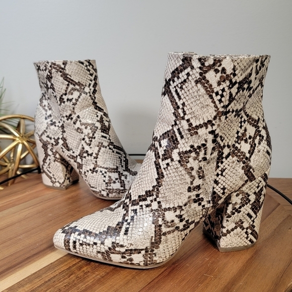 Sugar Evvie Snakeskin Print Boots Size 7 - Picture 8 of 14